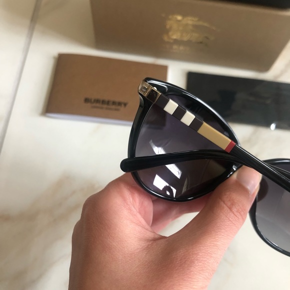 🔥NEW BURBERRY SUNGLASSES 🔥 - Picture 8 of 12